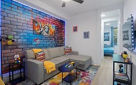 Funky & Colorful Urban Getaway, 20 Minutes To Nyc